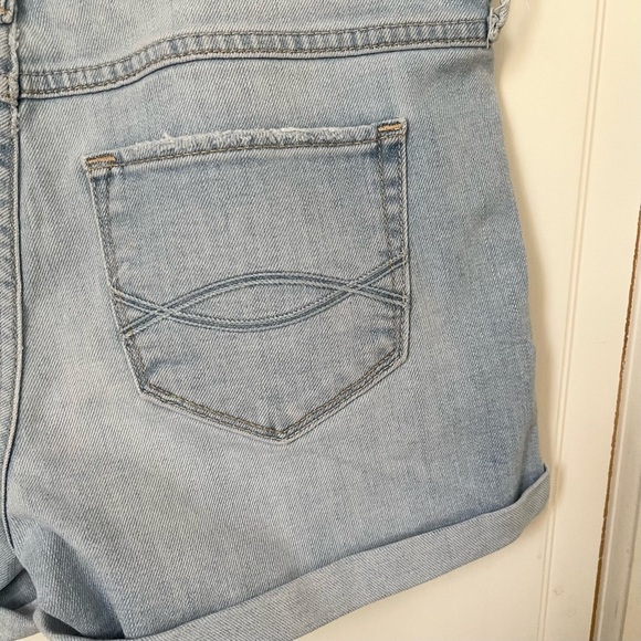Abercrombie and Fitch Low Rise Distressed Shorts Size 4 27 - Picture 8 of 10